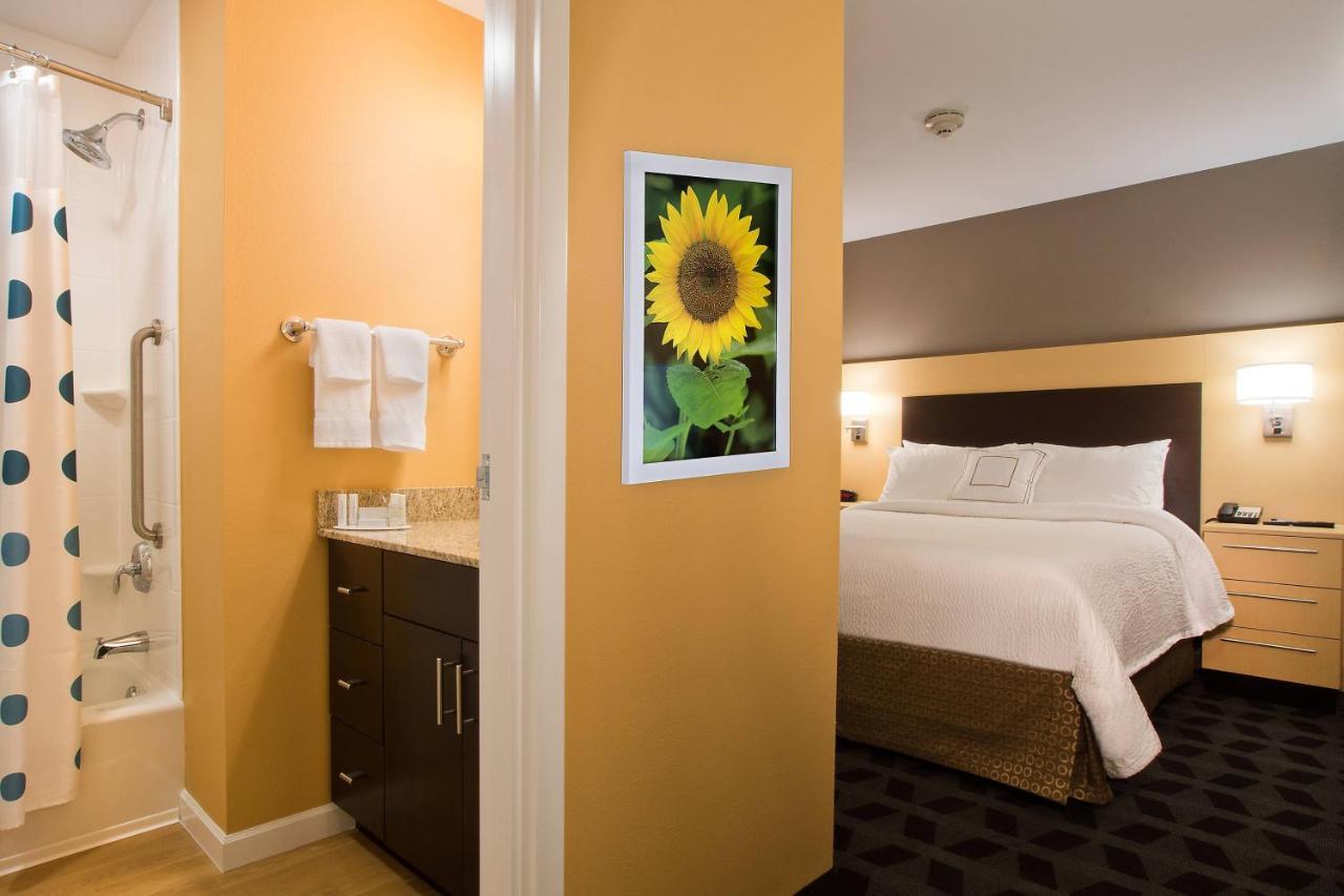 Two-Bedroom Suite,1385921609:JPEG